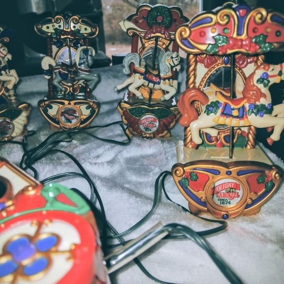 Mr.Christmas Vintage Festive Carousel Holiday Decor Set